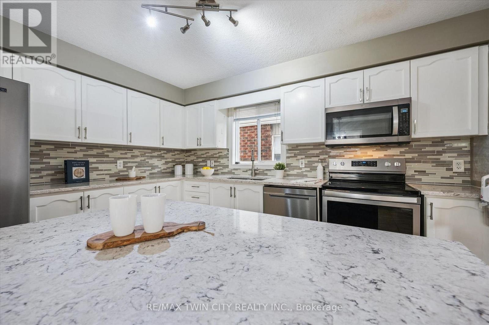 62 Hilltop Road, Guelph, Ontario  N1E 7L5 - Photo 11 - X13027046