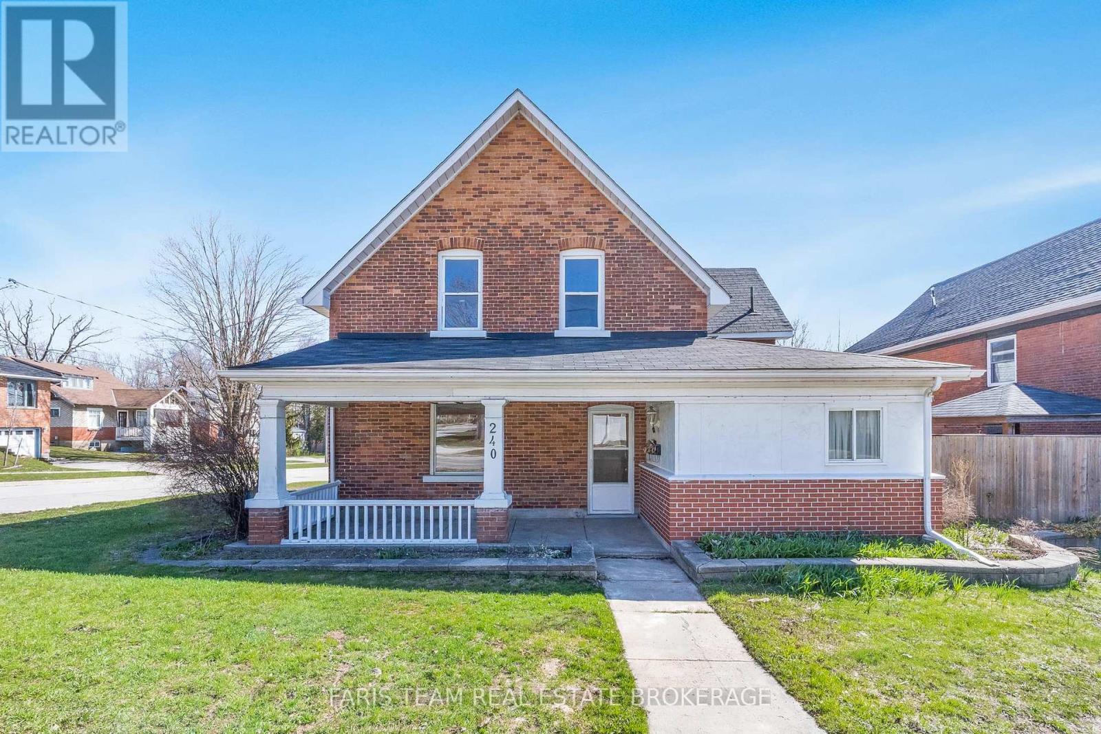 240 Laclie Street, Orillia, Ontario  L3V 4N6 - Photo 2 - S12894478