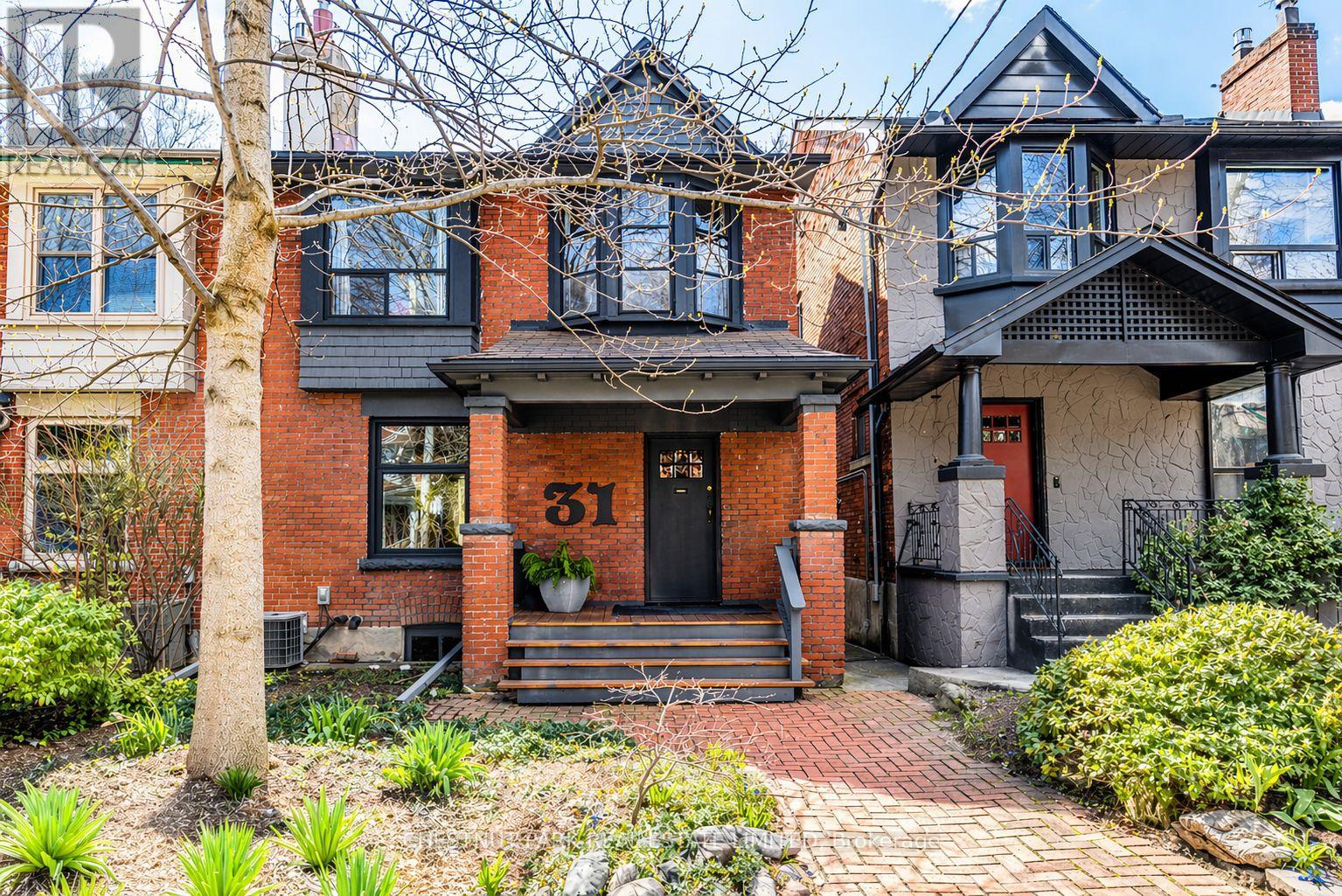 31 PALMERSTON GARDENS, Toronto, Ontario