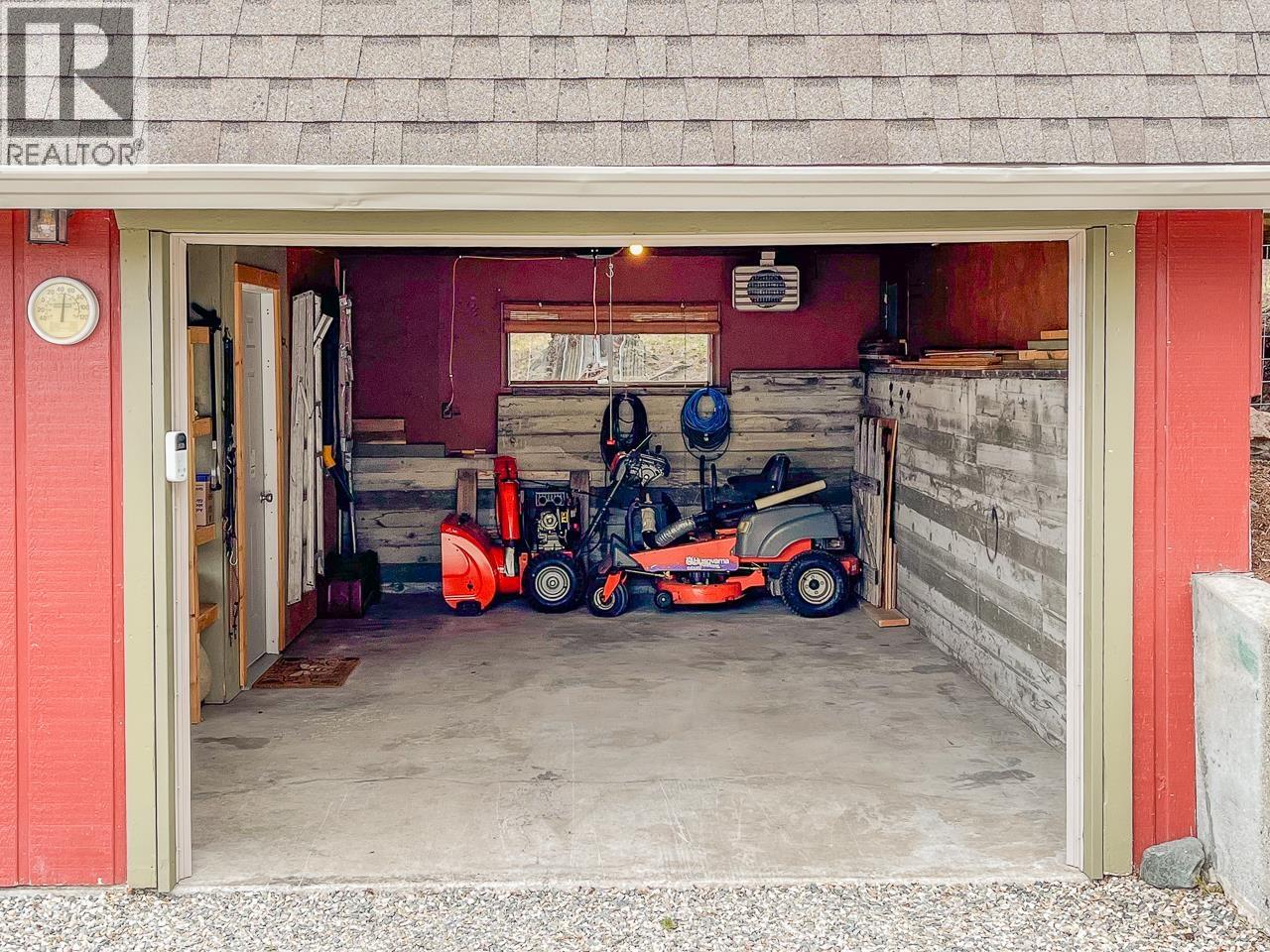 5058 Block Drive, 108 Mile Ranch, British Columbia  V0K 2Z0 - Photo 39 - R3112672