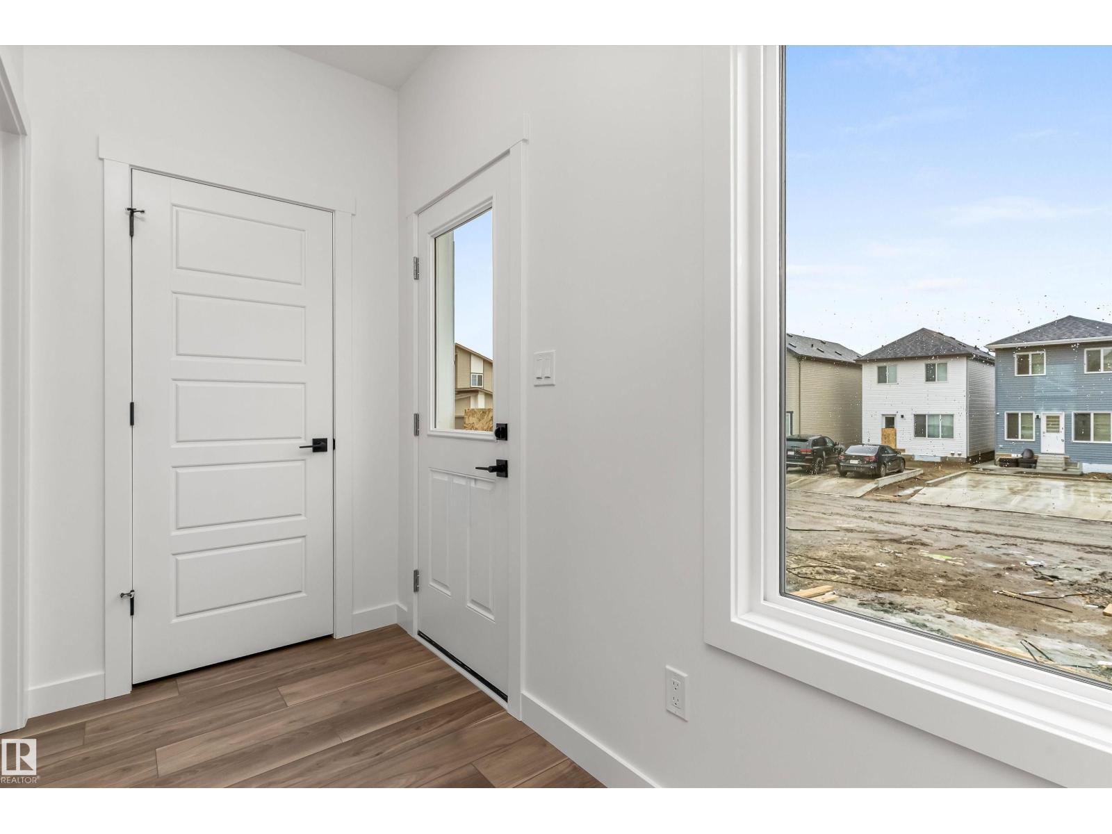 1052 14 Av NW, Edmonton, Alberta  T6T 2W7 - Photo 2 - E4477566