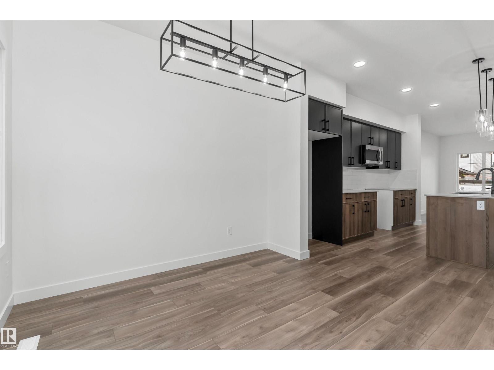 1052 14 Av NW, Edmonton, Alberta  T6T 2W7 - Photo 4 - E4477566