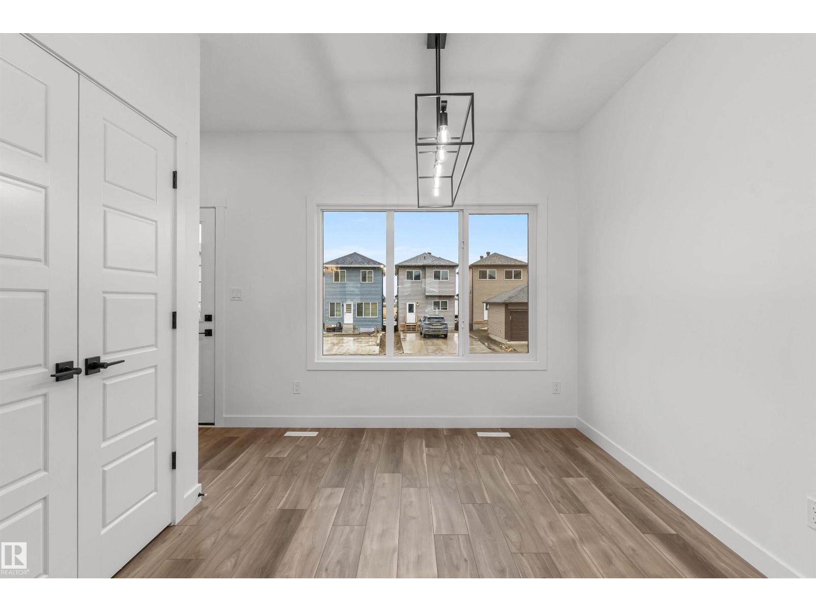 1052 14 Av NW, Edmonton, Alberta  T6T 2W7 - Photo 5 - E4477566