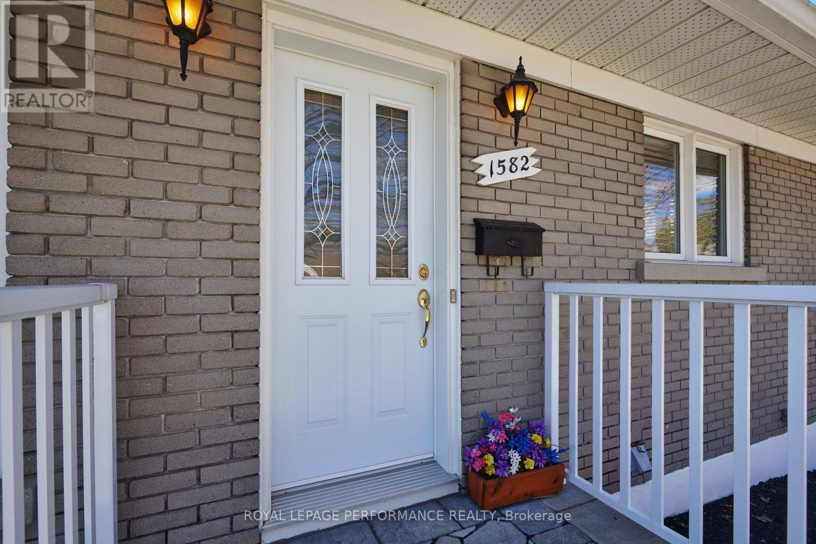 1582 Digby Street, Ottawa, Ontario  K1G 0P6 - Photo 4 - X13027102