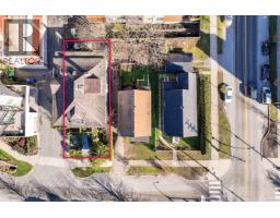 160 E 10TH STREET, North Vancouver, British Columbia
