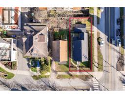 166 E 10TH STREET, North Vancouver, British Columbia