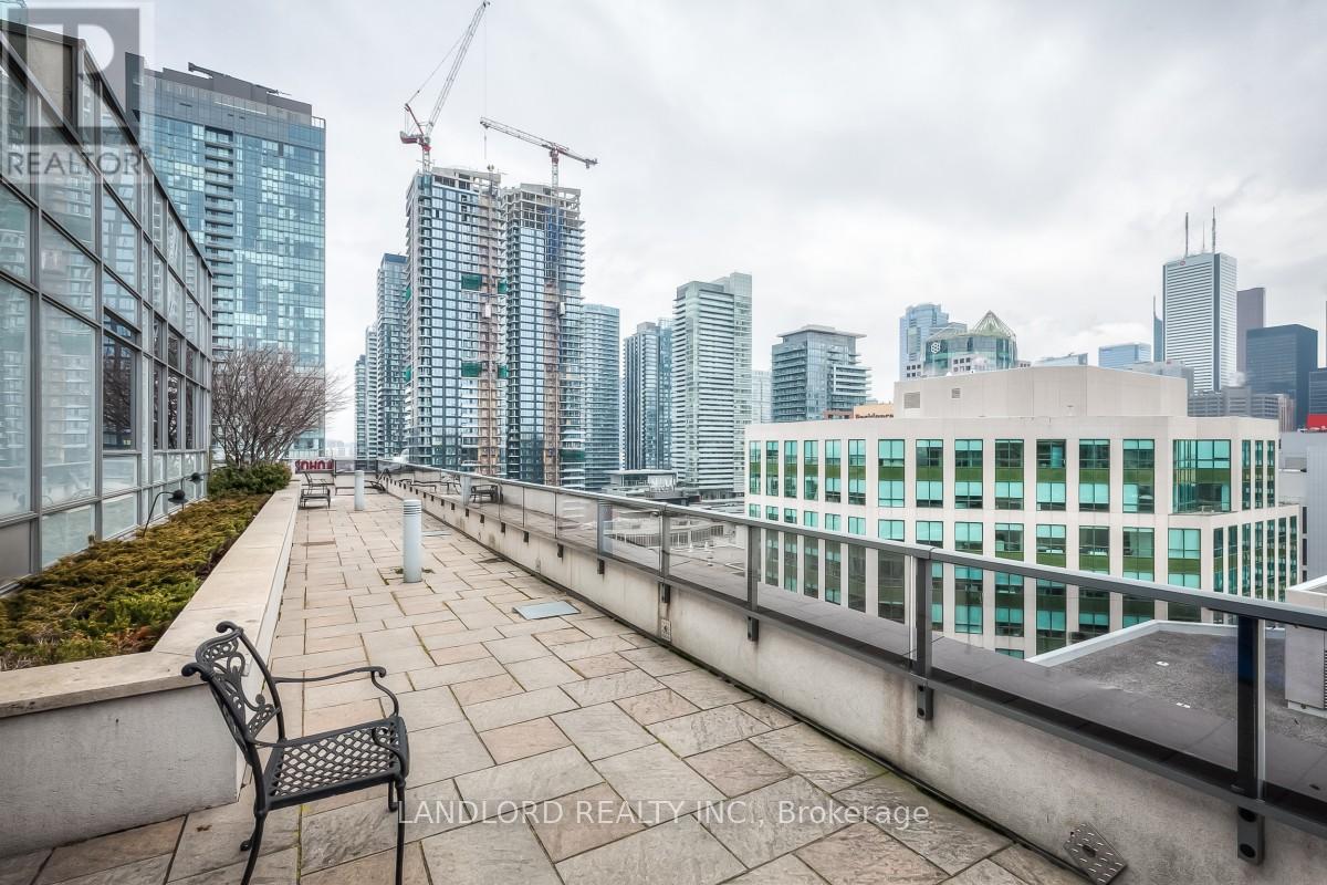 1702 - 20 Blue Jays Way, Toronto, Ontario  M5V 3W6 - Photo 24 - C13027126