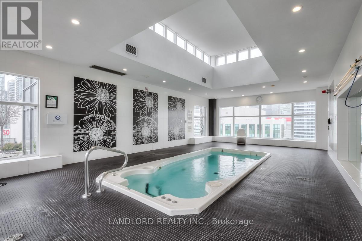 1702 - 20 Blue Jays Way, Toronto, Ontario  M5V 3W6 - Photo 25 - C13027126