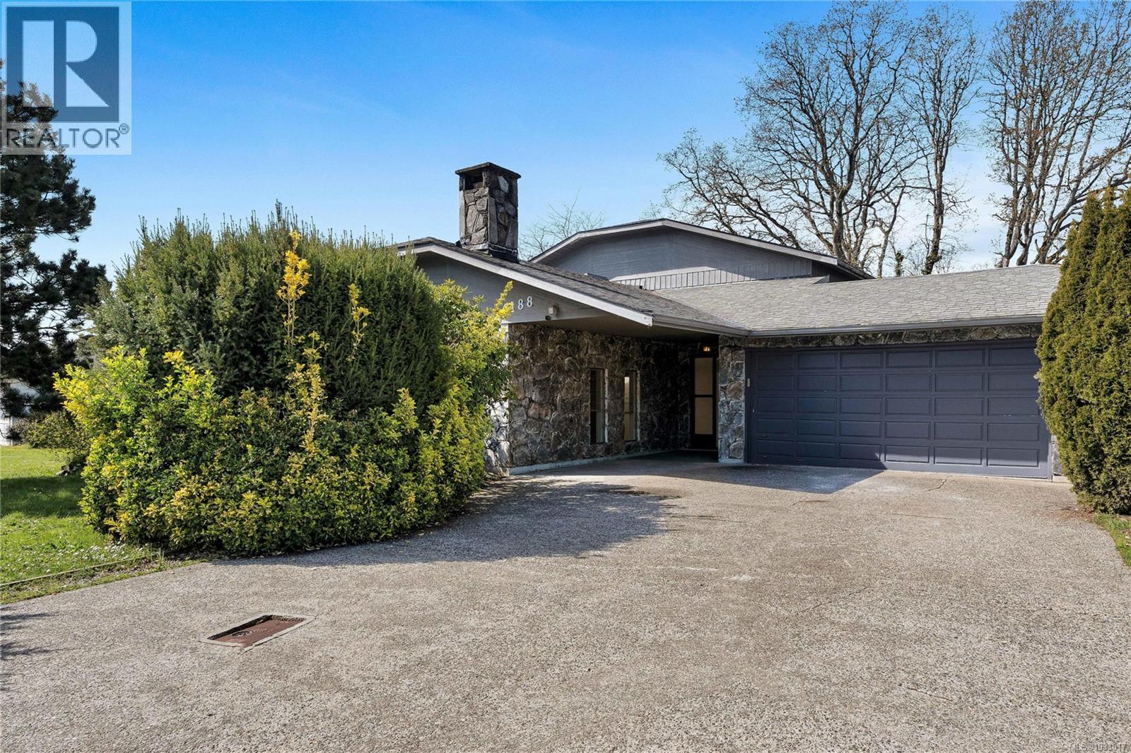 4188 Kincaid St, Saanich, British Columbia  V8X 4N8 - Photo 1 - 1033017