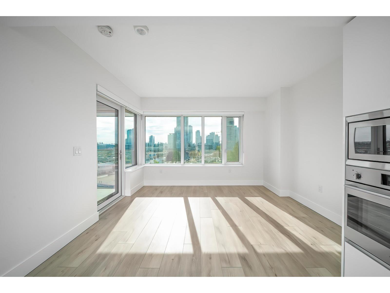 605 10428 Whalley Boulevard, Surrey, British Columbia  V3T 0W2 - Photo 9 - R3109052