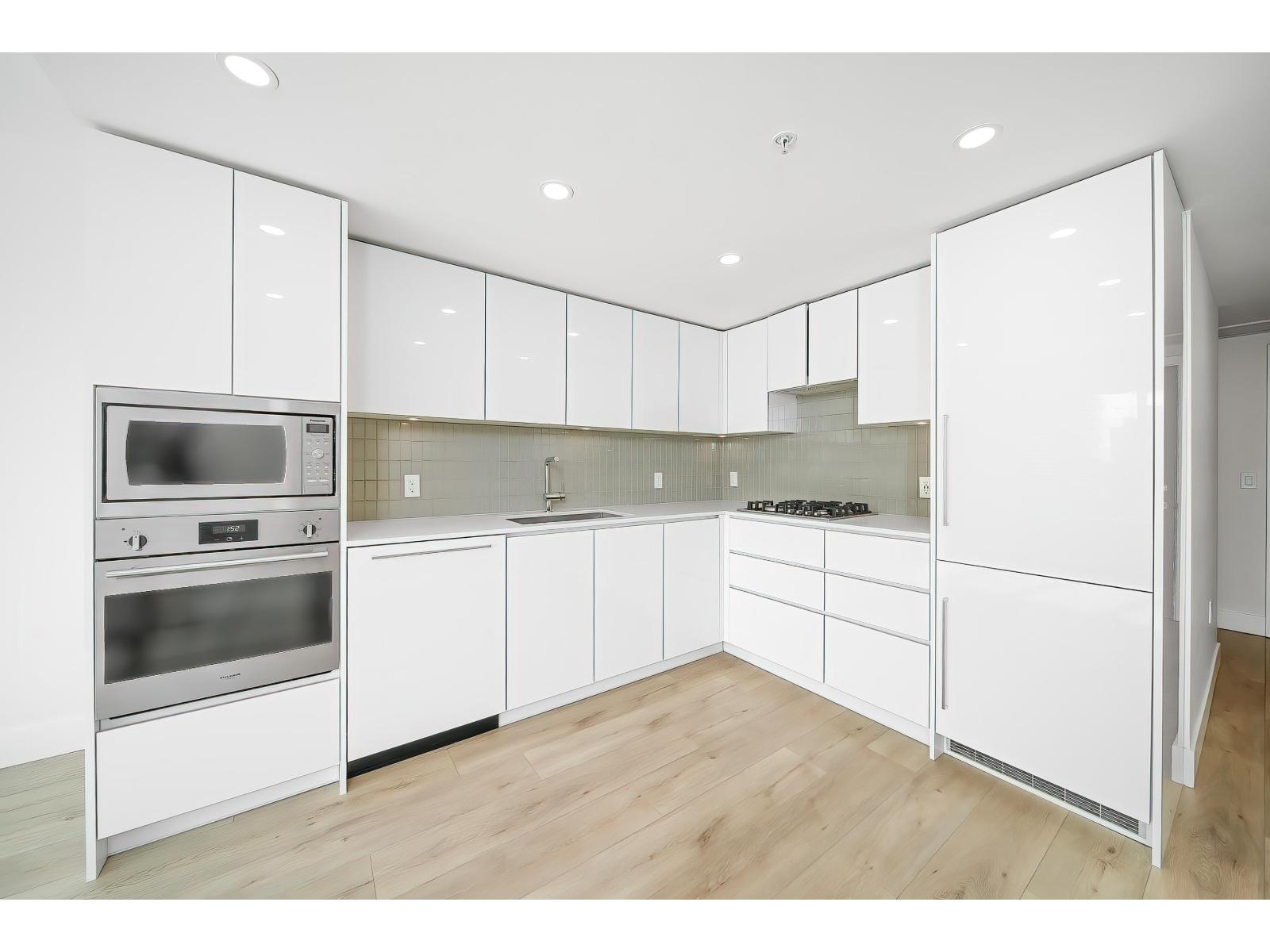 605 10428 Whalley Boulevard, Surrey, British Columbia  V3T 0W2 - Photo 7 - R3109052