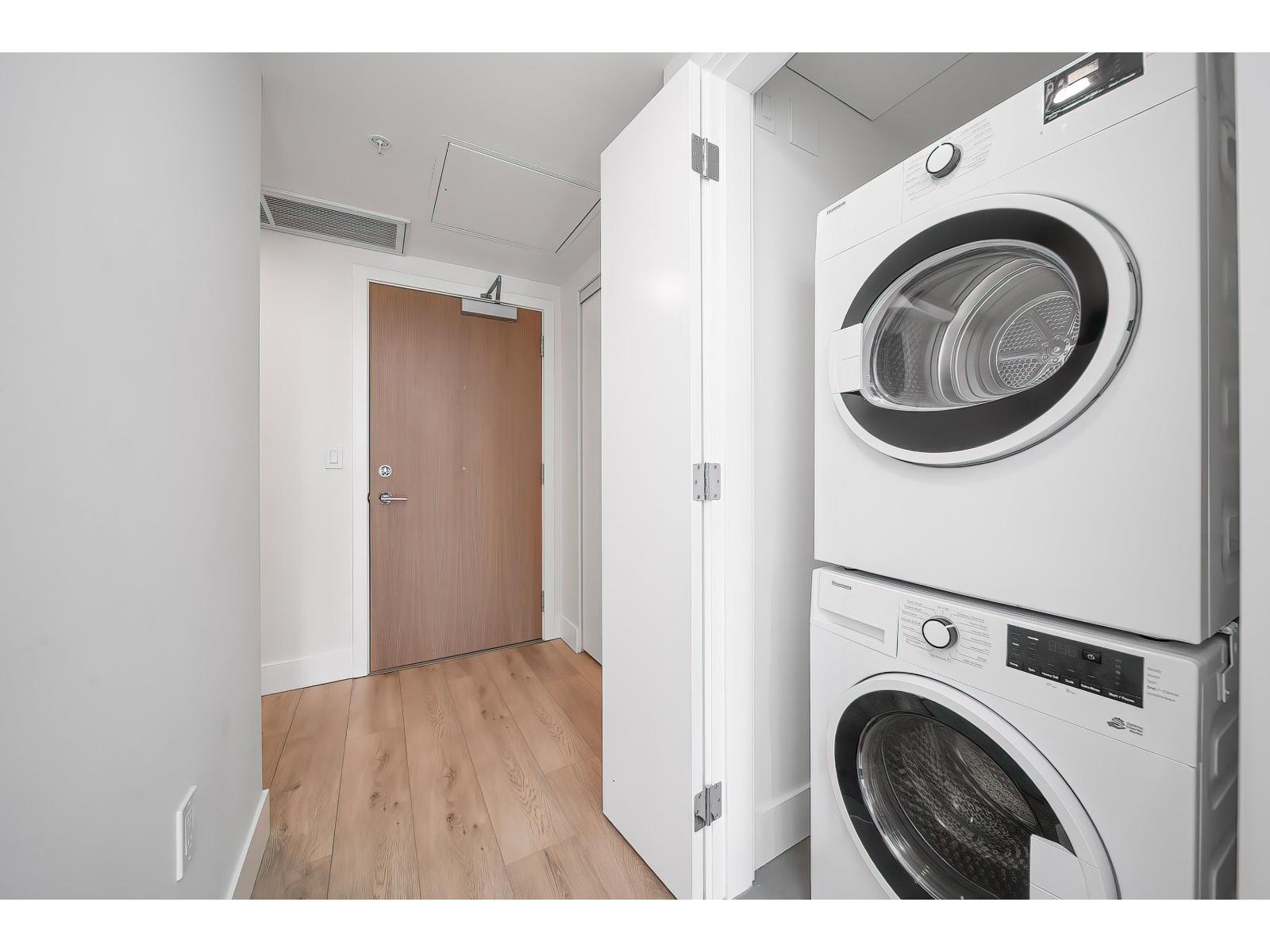 605 10428 Whalley Boulevard, Surrey, British Columbia  V3T 0W2 - Photo 4 - R3109052