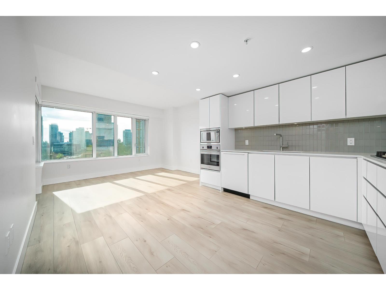 605 10428 Whalley Boulevard, Surrey, British Columbia  V3T 0W2 - Photo 6 - R3109052