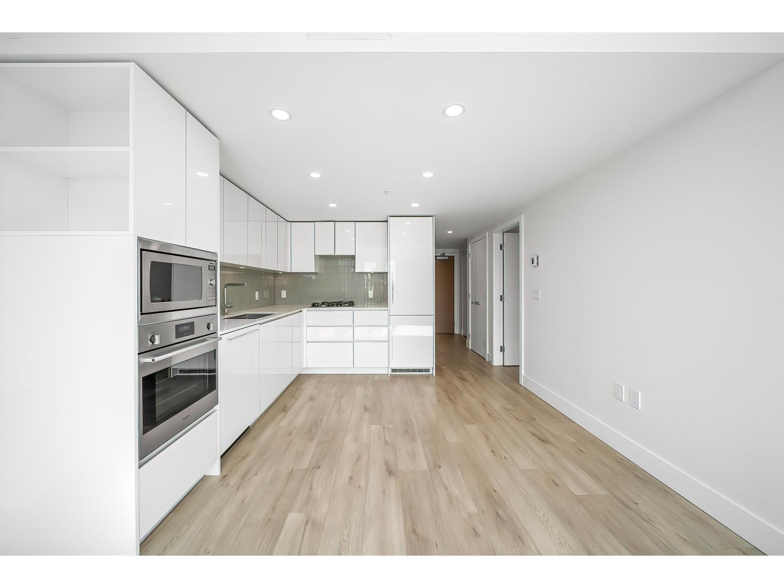 605 10428 Whalley Boulevard, Surrey, British Columbia  V3T 0W2 - Photo 5 - R3109052