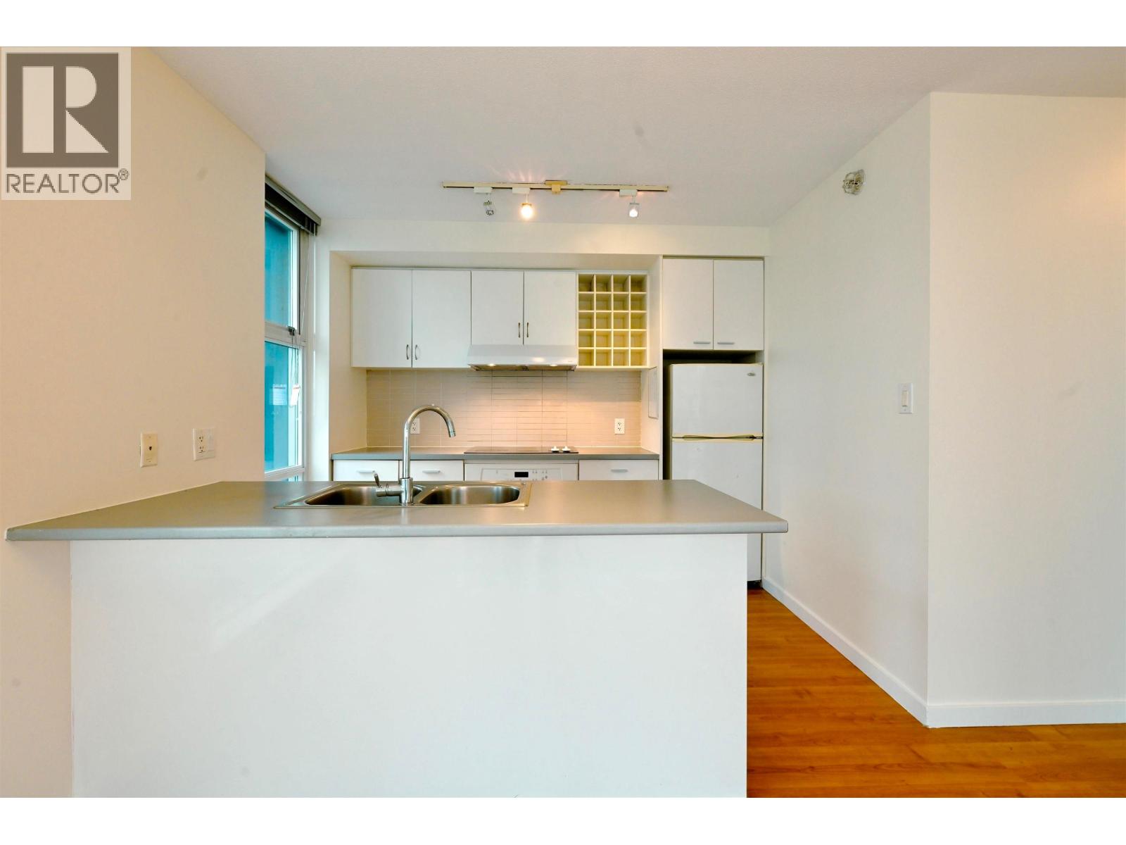 2206 111 W Georgia Street, Vancouver, British Columbia  V6B 1T8 - Photo 3 - R3114171