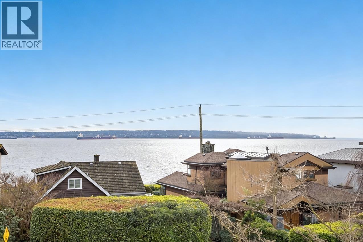 2333 Bellevue Avenue, West Vancouver, British Columbia  V7V 1C9 - Photo 1 - R3114176