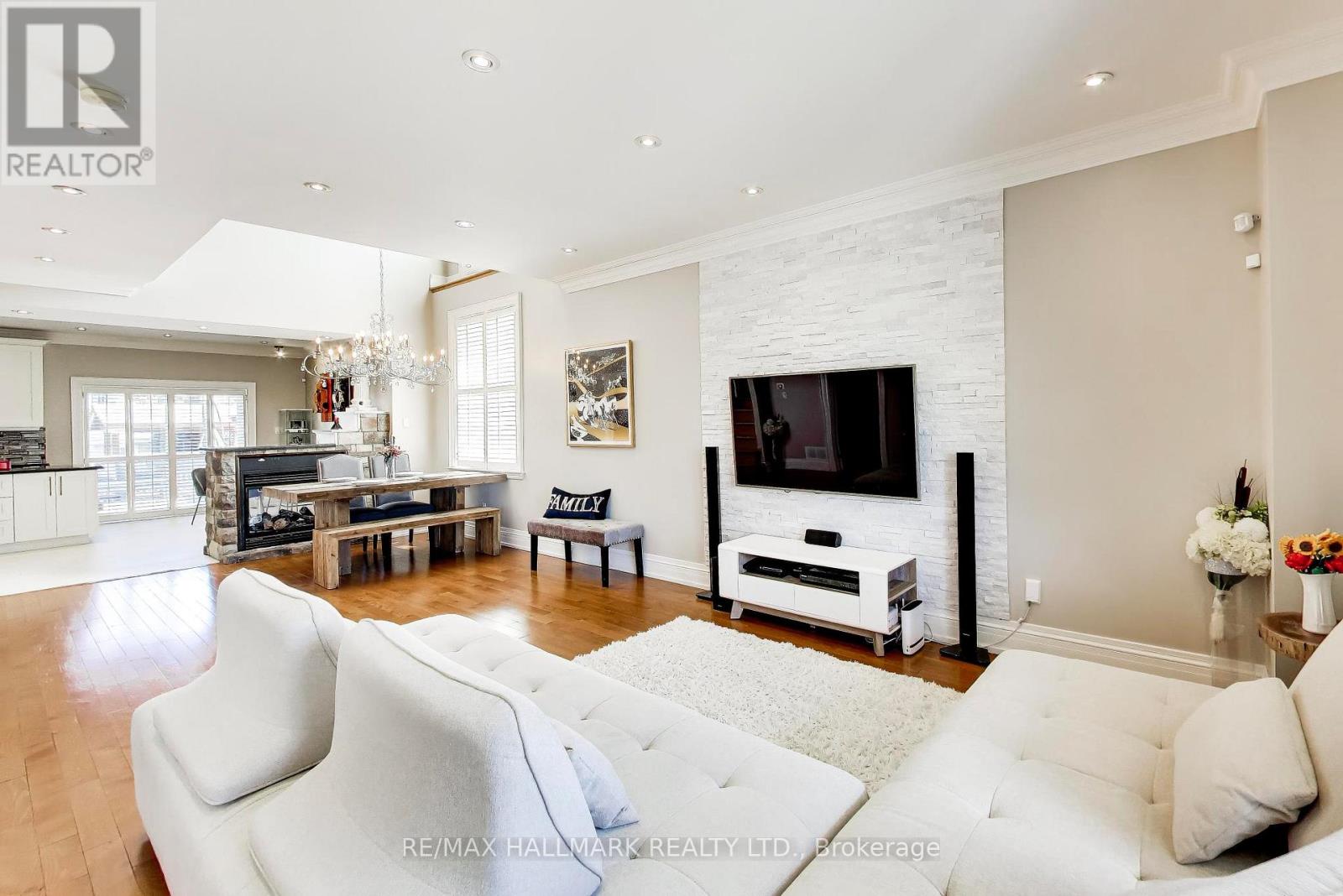 31 Ivanhoe Court, Toronto, Ontario  M1R 3G8 - Photo 8 - E13027070