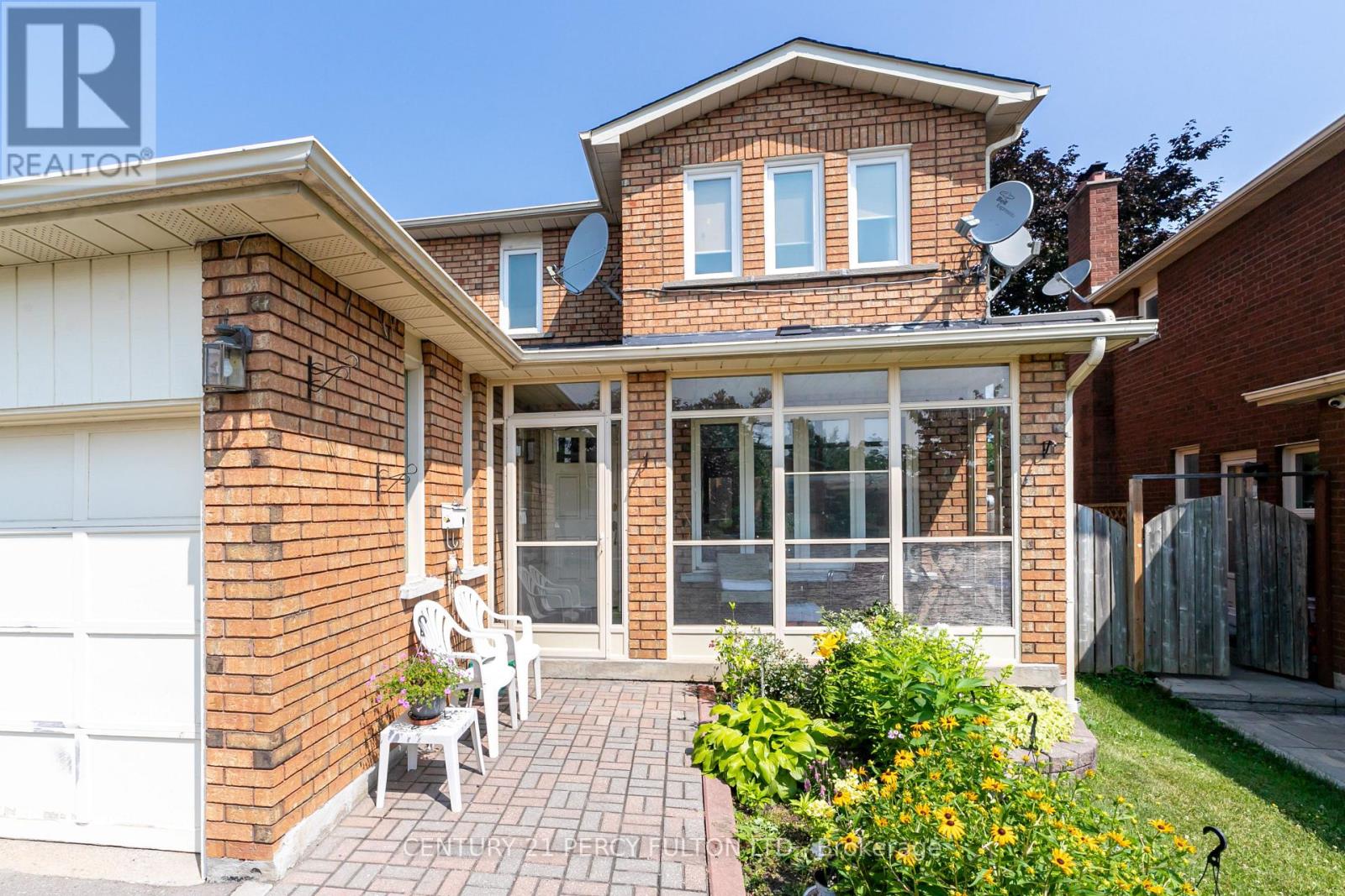 1634 Beaton Way, Pickering, Ontario  L1X 1X8 - Photo 3 - E13027110