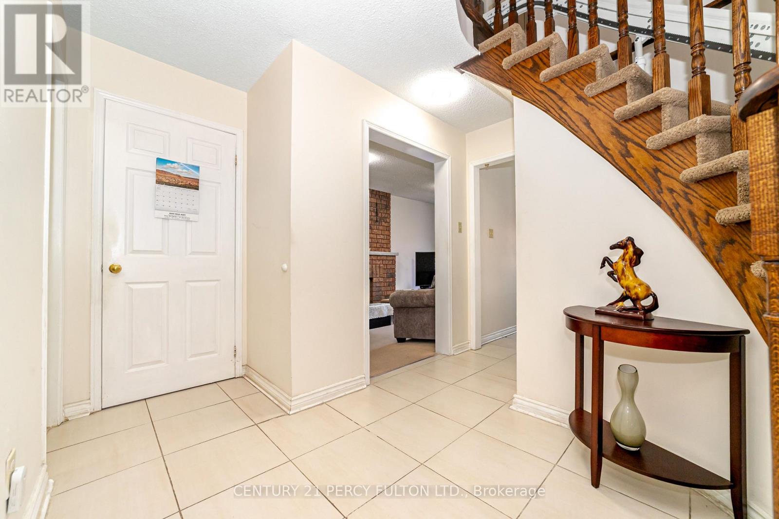 1634 Beaton Way, Pickering, Ontario  L1X 1X8 - Photo 6 - E13027110