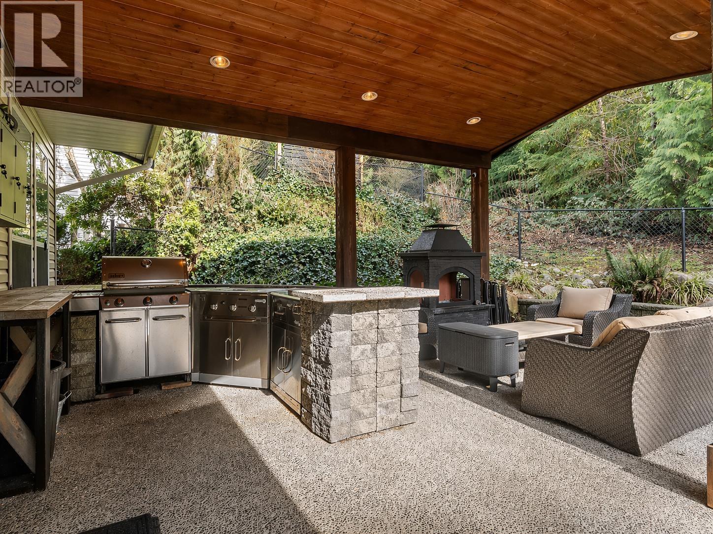 23462 133 Avenue, Maple Ridge, British Columbia  V4R 2W7 - Photo 2 - R3113444