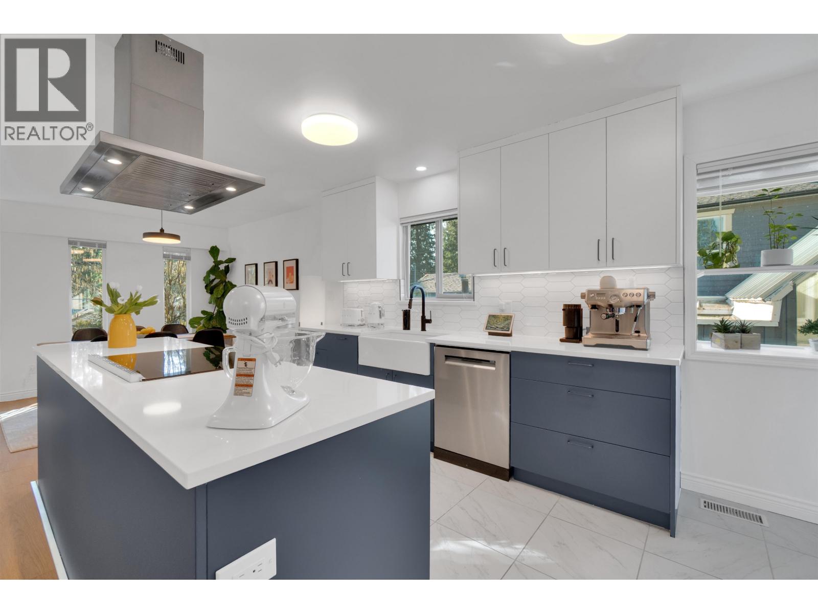 1652 Coleman Street, North Vancouver, British Columbia  V7K 1X1 - Photo 2 - R3114194