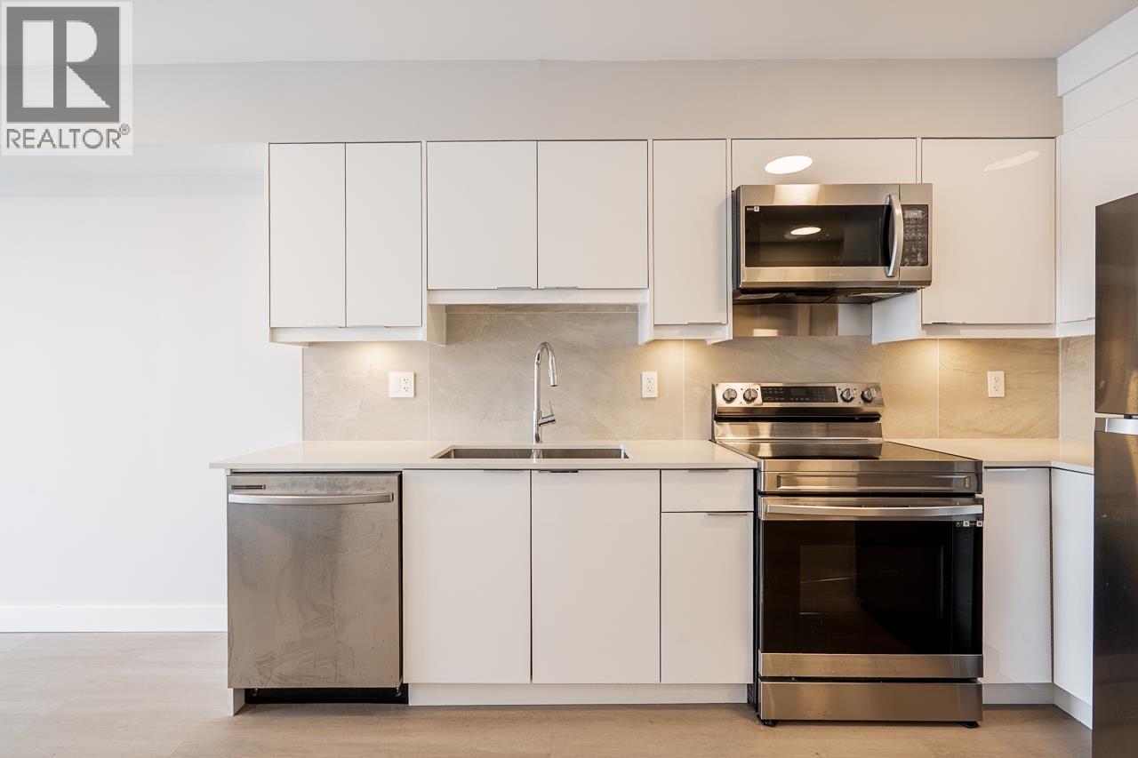 304 3050 Kingsway, Vancouver, British Columbia  V5R 5J7 - Photo 2 - R3113884