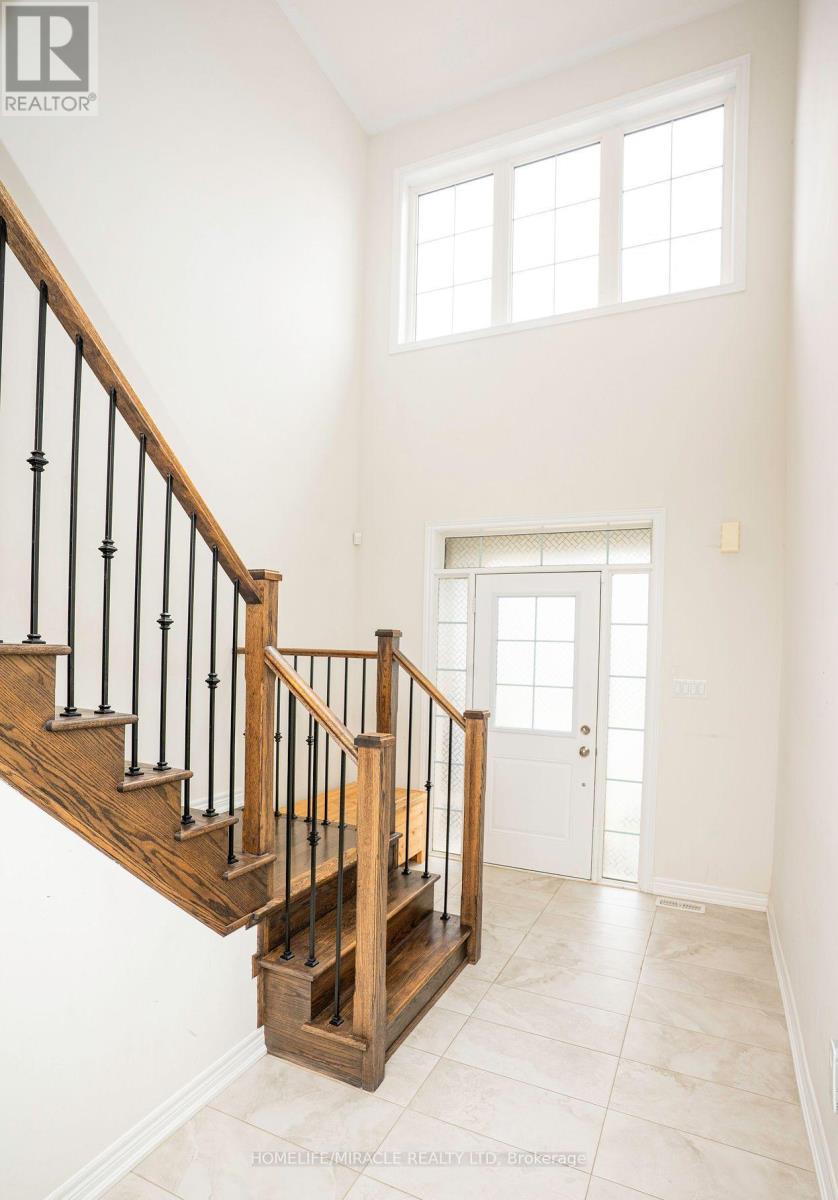 978 Barton Way, Innisfil, Ontario  L9S 0N5 - Photo 4 - N13027090