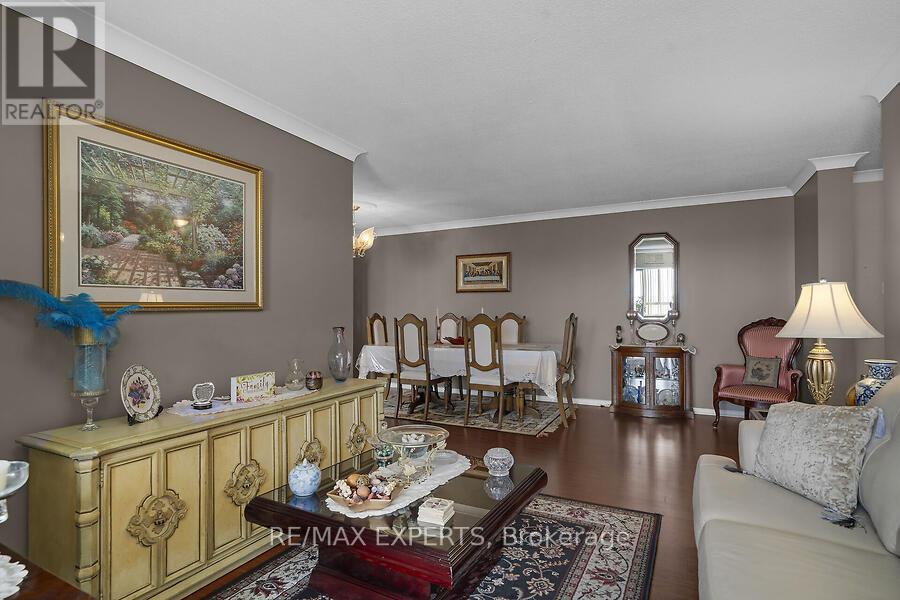 1607 - 100 County Court Boulevard, Brampton, Ontario  L6W 3X1 - Photo 12 - W13013664