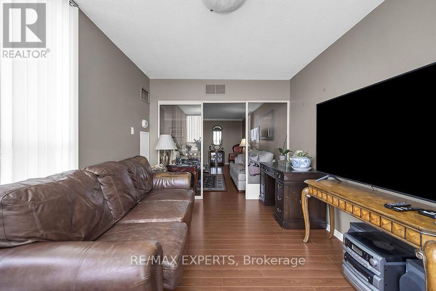 1607 - 100 County Court Boulevard, Brampton, Ontario  L6W 3X1 - Photo 14 - W13013664