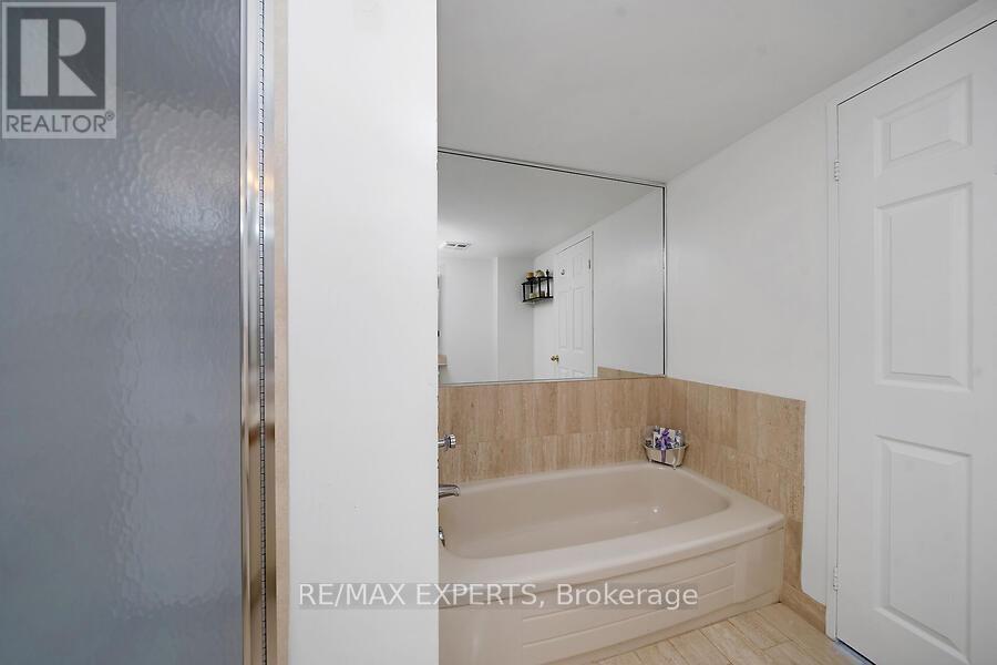 1607 - 100 County Court Boulevard, Brampton, Ontario  L6W 3X1 - Photo 24 - W13013664