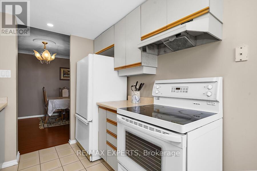 1607 - 100 County Court Boulevard, Brampton, Ontario  L6W 3X1 - Photo 18 - W13013664