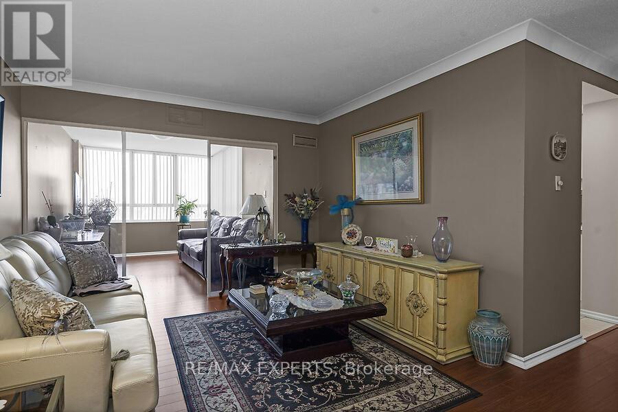 1607 - 100 County Court Boulevard, Brampton, Ontario  L6W 3X1 - Photo 10 - W13013664