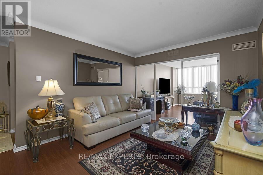 1607 - 100 County Court Boulevard, Brampton, Ontario  L6W 3X1 - Photo 11 - W13013664