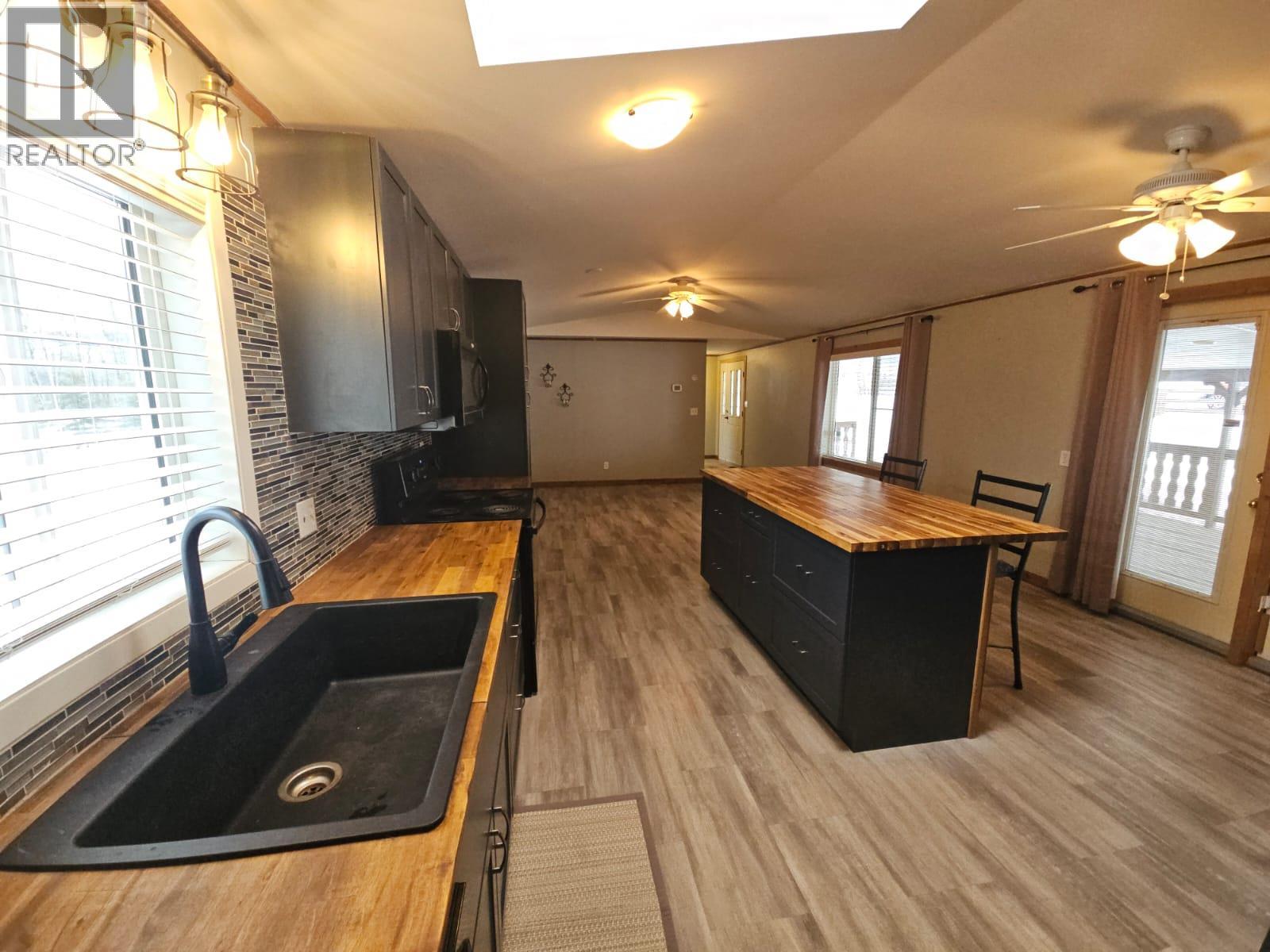 4504 42 Avenue NE, Chetwynd, British Columbia  V0C 1J0 - Photo 8 - 10373866