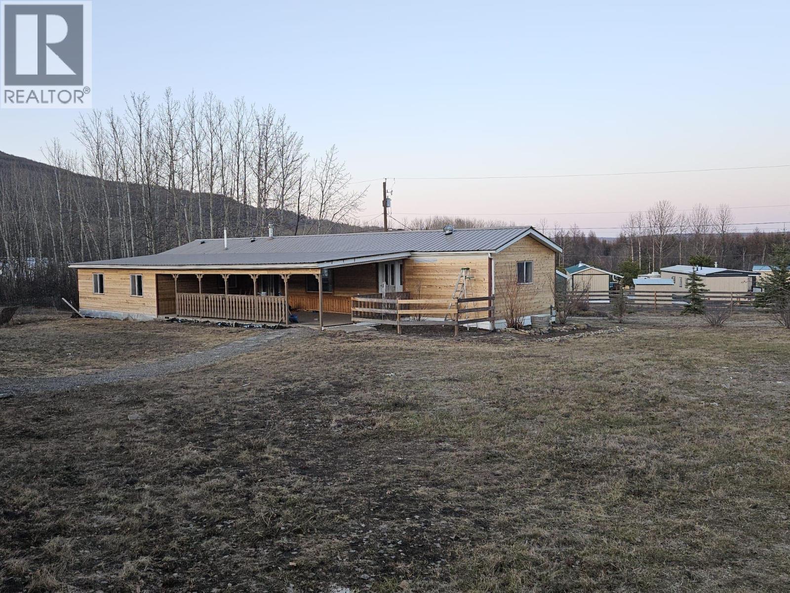 4504 42 Avenue NE, Chetwynd, British Columbia  V0C 1J0 - Photo 2 - 10373866