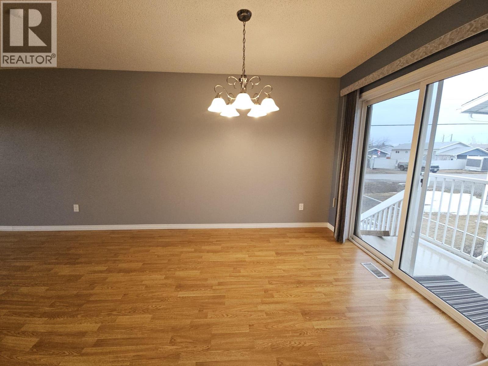 4013 52 Avenue NE, Chetwynd, British Columbia  V0C 1J0 - Photo 9 - 10382583