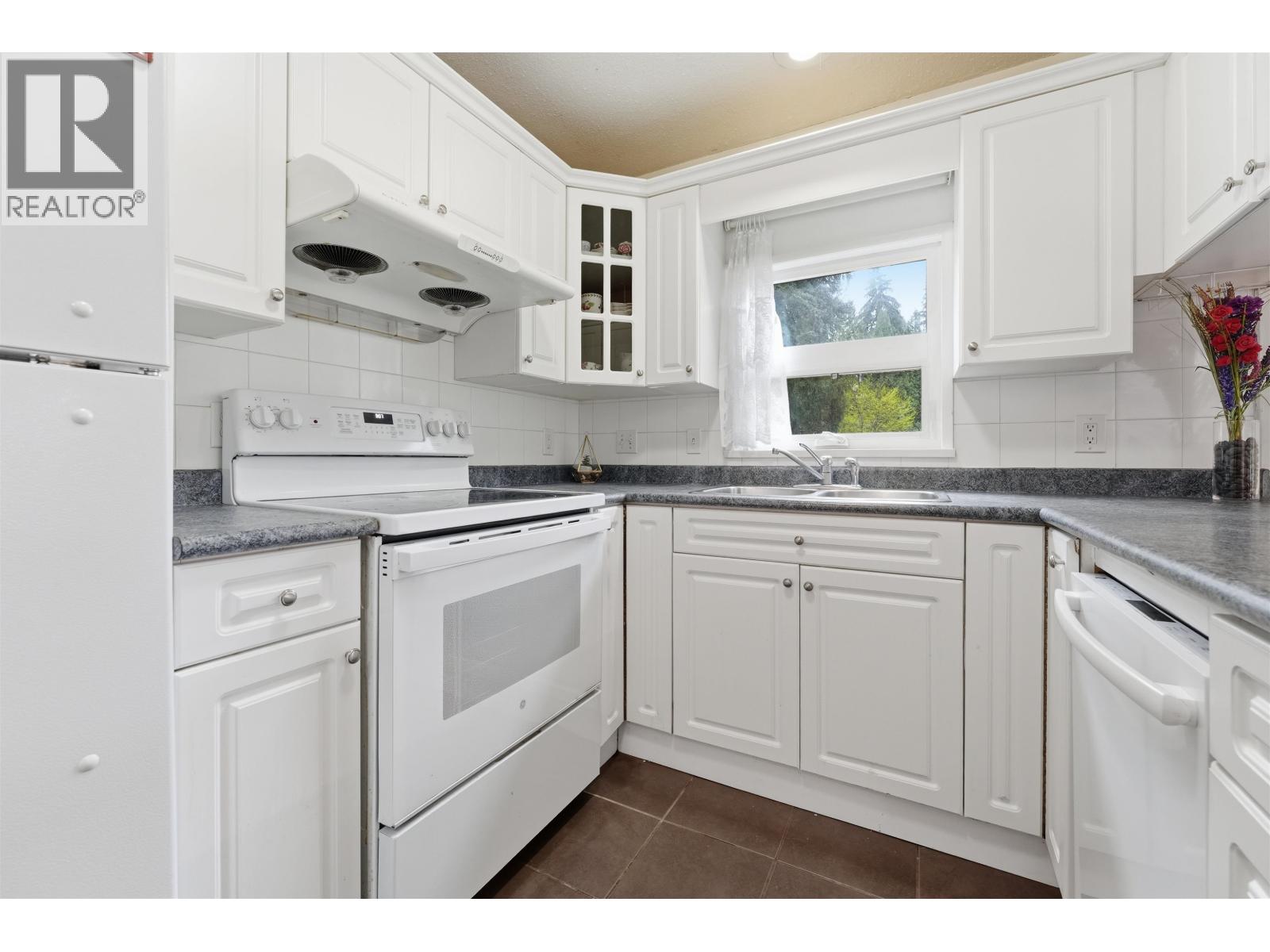 4290 Bridgewater Crescent, Burnaby, British Columbia  V3N 4M7 - Photo 10 - R3113411