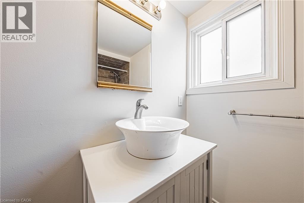 22 Worsley Road, Stoney Creek, Ontario  L8E 2E7 - Photo 8 - 40820136