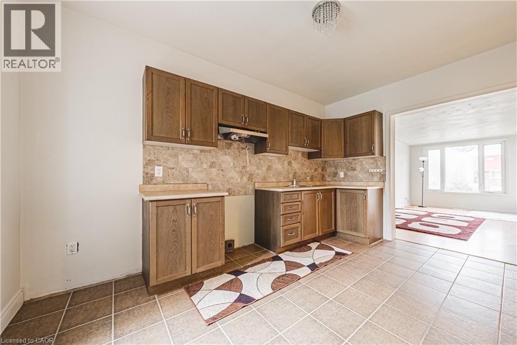 22 Worsley Road, Stoney Creek, Ontario  L8E 2E7 - Photo 2 - 40820136