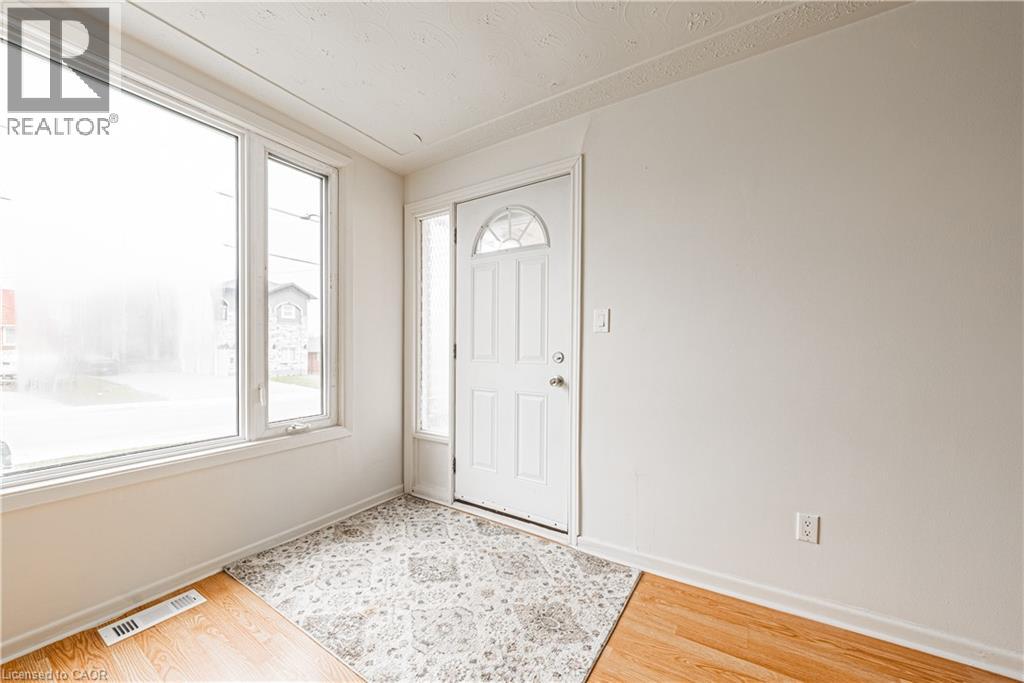 22 Worsley Road, Stoney Creek, Ontario  L8E 2E7 - Photo 5 - 40820136