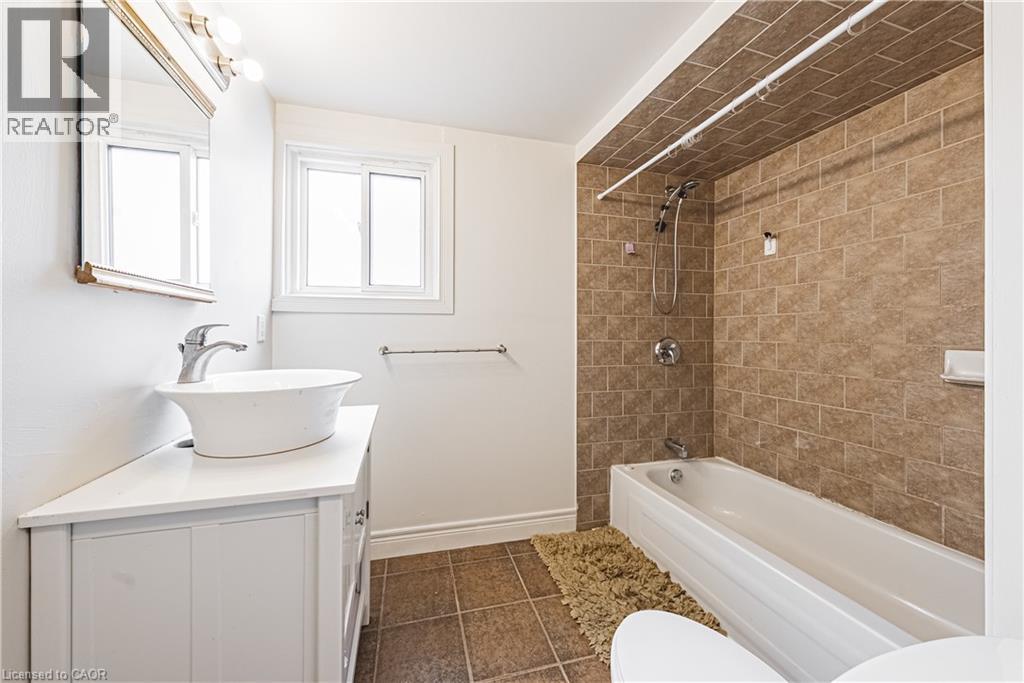 22 Worsley Road, Stoney Creek, Ontario  L8E 2E7 - Photo 7 - 40820136