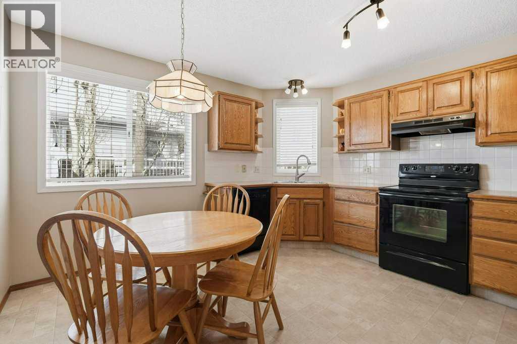 9 Douglasbank Gardens Se, Calgary, Alberta  T2Z 2C9 - Photo 9 - A2297877