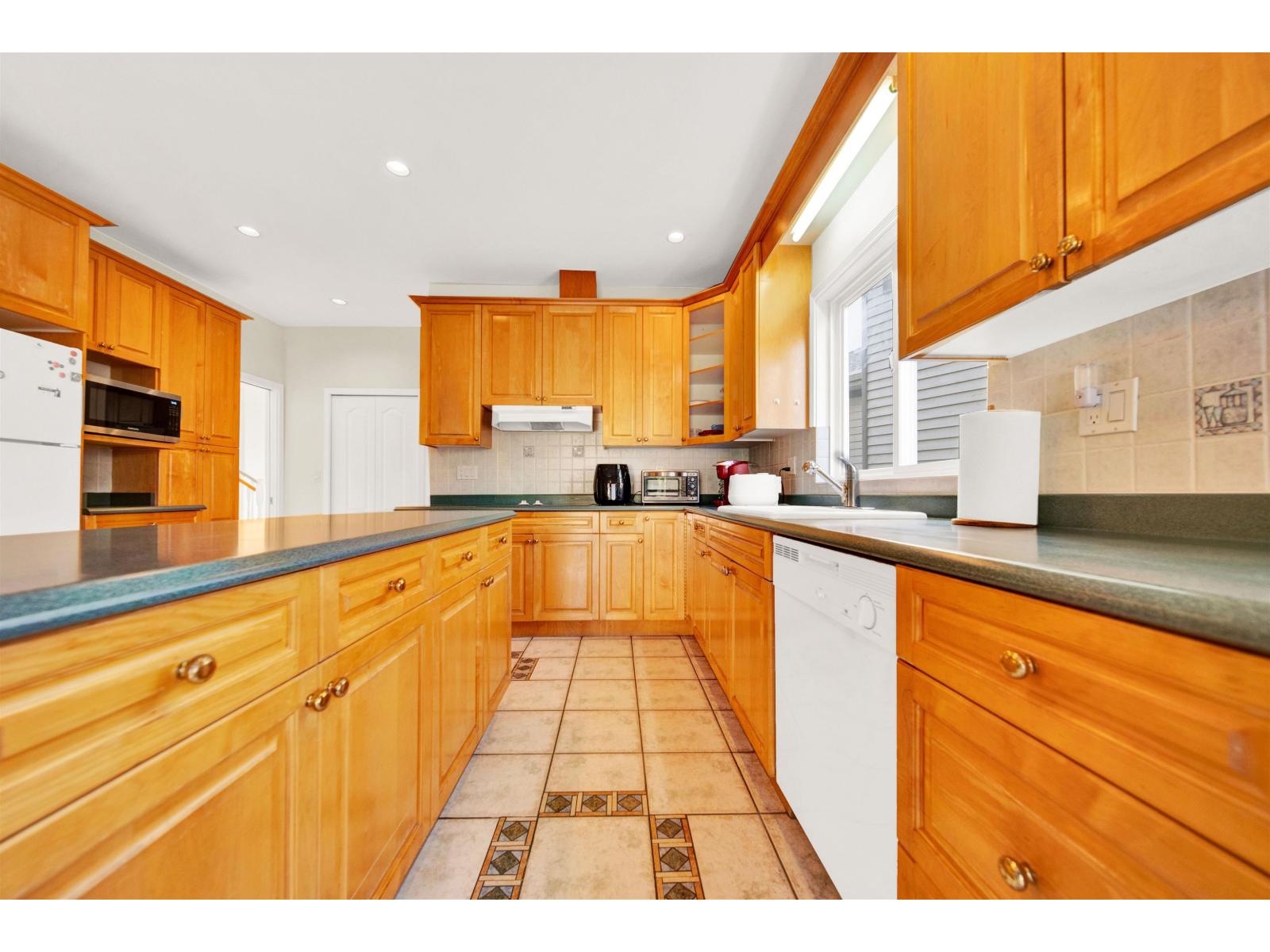 6748 Chateau Court, Delta, British Columbia  V4E 3M7 - Photo 9 - R3113415