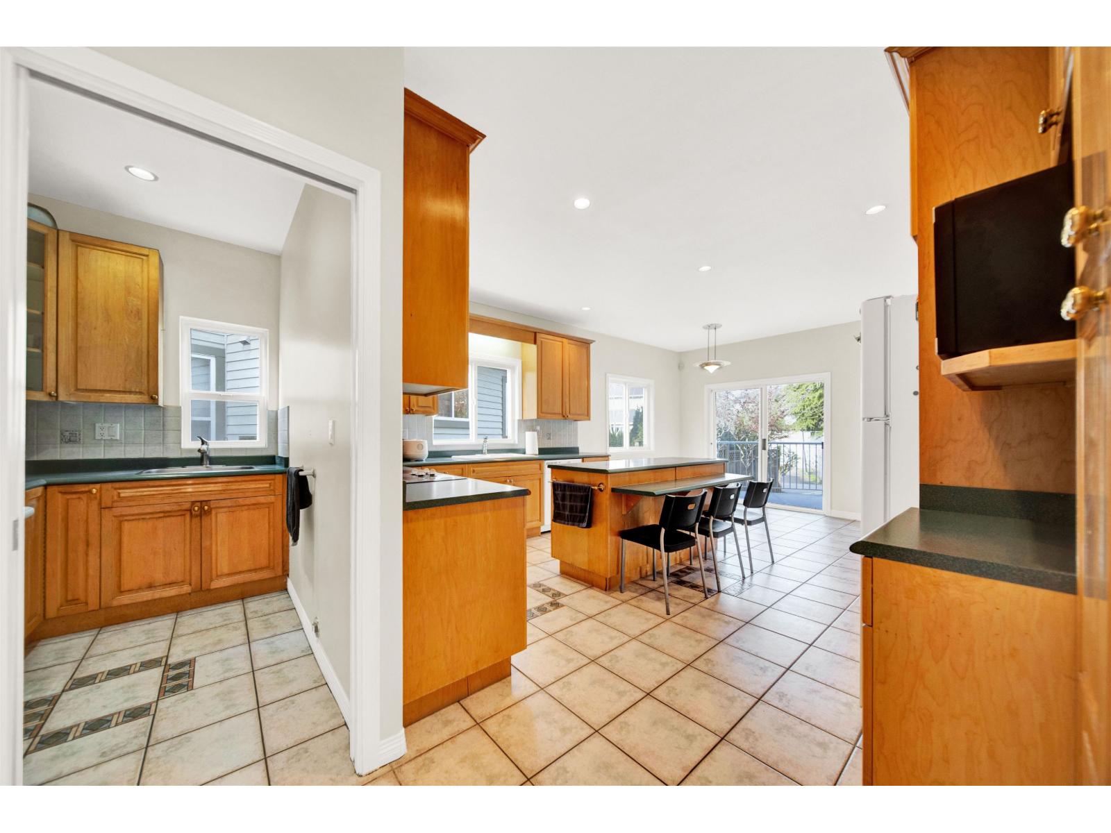 6748 Chateau Court, Delta, British Columbia  V4E 3M7 - Photo 11 - R3113415