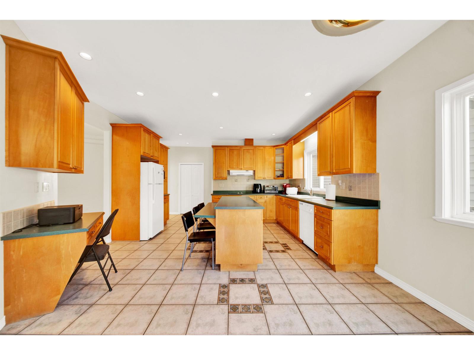 6748 Chateau Court, Delta, British Columbia  V4E 3M7 - Photo 8 - R3113415