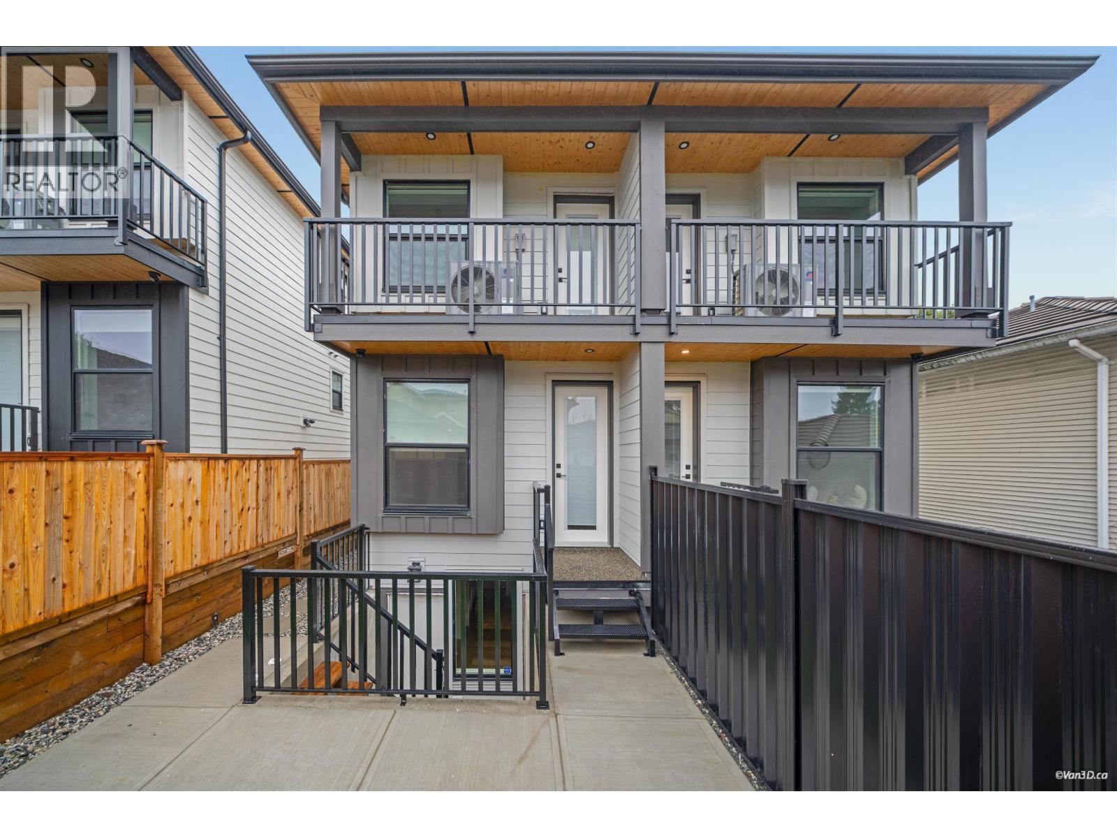 5956 Hardwick Street, Burnaby, British Columbia  V5G 1R6 - Photo 2 - R3111516