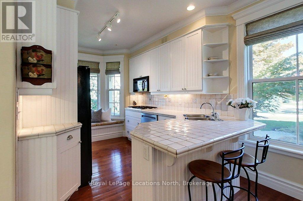 202 Snowbridge Way, Blue Mountains, Ontario  L9Y 0V1 - Photo 7 - X12876606