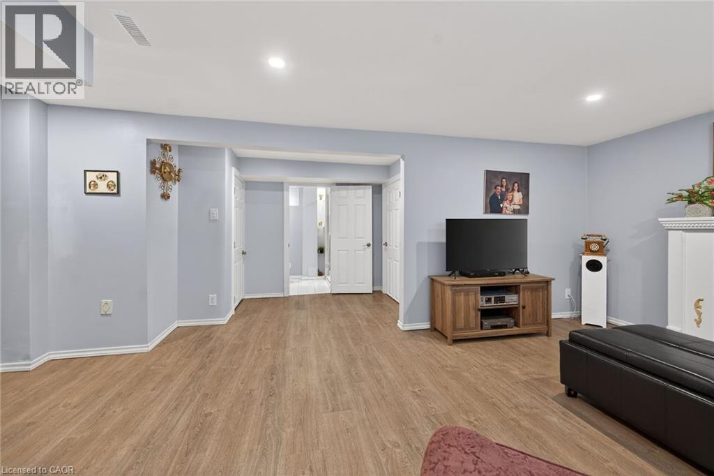 210 Columbia Drive, Hamilton, Ontario  L9C 3Y6 - Photo 34 - 40822775