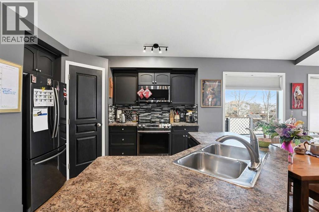 6827 59 St Close, Rocky Mountain House, Alberta  T4T 1V9 - Photo 4 - A2303349