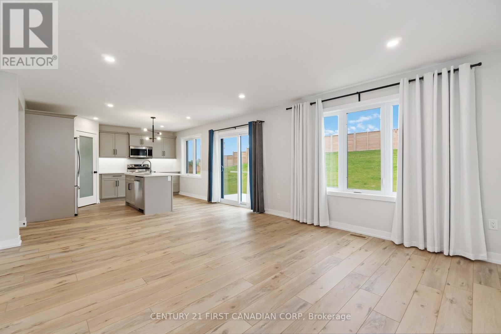 450 Main Street, Plympton-Wyoming, Ontario  N0N 1T0 - Photo 21 - X13027256